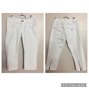 GUESS White Cropped Jeans w/ Zipper Details